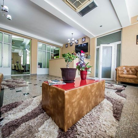Hotel Darosy Αράντ Εξωτερικό φωτογραφία