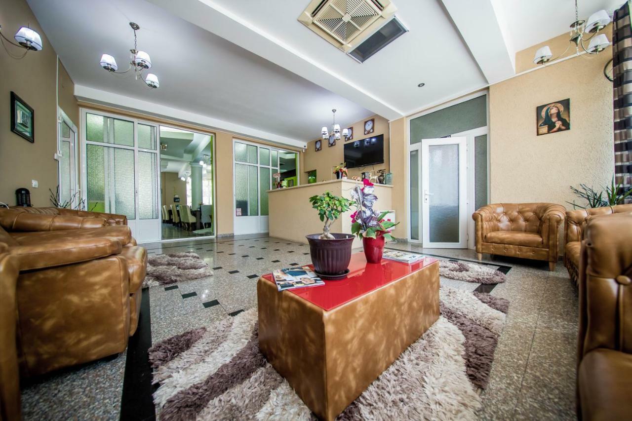 Hotel Darosy Αράντ Εξωτερικό φωτογραφία